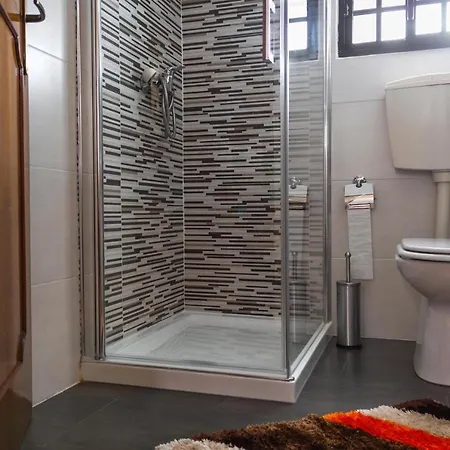 Moradia Borda D'agua * 纳扎雷